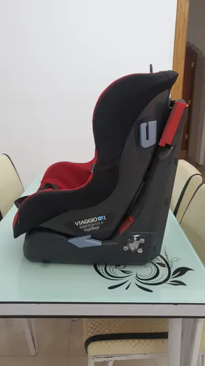 كرسي سيارة للأطفال من شركة Peg Perego والكرسي بحالة جيدجيداً