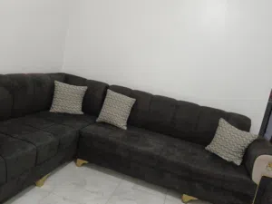 للبيع طقم كورنر للضرورة بسبب (ظرف سفر/تجديد) الطقم نظيف جداً واستعمال اربع شهور