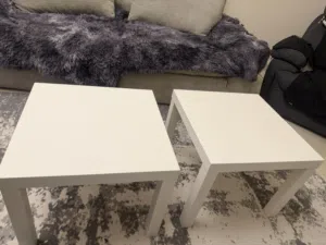 طاولات من ايكيا