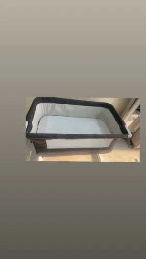 سرير أطفال بحاله جيدة جدا