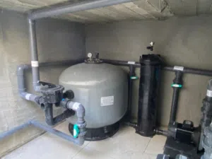 يوجد لدينا معدات مسابح لمسابح لسكيمر ومسابح الاوفر فلو