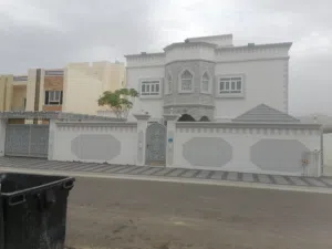 فيلا فاخرة للبيع – مسقط  العامرات  مرتفعات العامرات الأولى منطقة البجرية جنب مخطط البستان