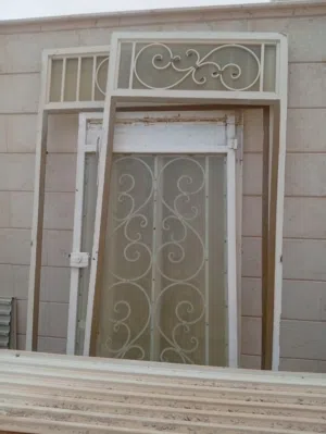 ابواب منزل خارجي مستعمل مع جراج