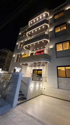 شقة ارضية للبيع 150م مع ترسات 75م _ طريق المطار ، قرب جامعة البترا _ رويال للاسكان