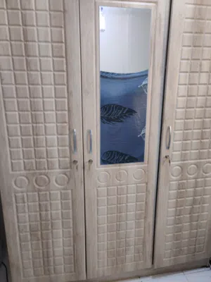 دولاب للبيع ثلاثه ضلف ولا يوجد توصيل