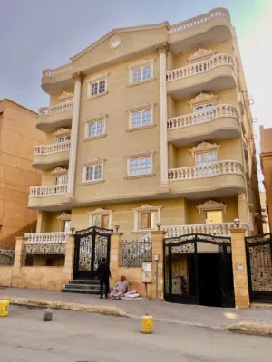 فرصة استثمارية مميزة – عمارة كاملة للبيع في 6 أكتوبر  الحي الأول – المجاورة 8