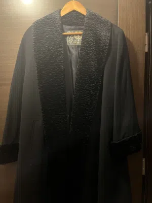 جاكيت من صوف الاسترجان النادر لون اسود قياس 38