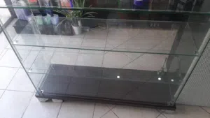 وحدات رفوف خشب وكاونترات للبيع مستعمل في حالة الجديد البيع كامل أو في القطعه