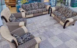 طقم خشب زان 7 مقاعد ومقاعد واظهر متحركه سهله الفك والغسيل بسعر حرق ونهائي 150 الموقع ضاحية اليآسمين