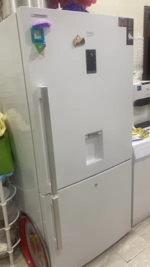 ثلاجة كبيره مستعمله للبيع ، الفريزر تحت