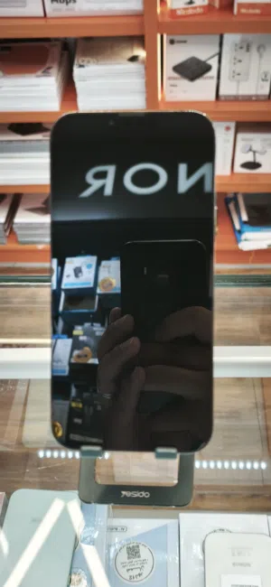 IPhone 13 pro max تخزين : 128g بطارية 91% يوجد ايضا بطاريات بالتسعينات الوان : اخضر و جرافيتي وازرق