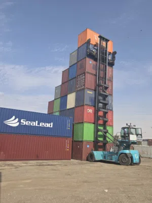 للبيع  containers عشرين وأربعون قدم  ( حاويات )  كونتينر مستعمله وبحاله جيده جدا موجوده بعمان