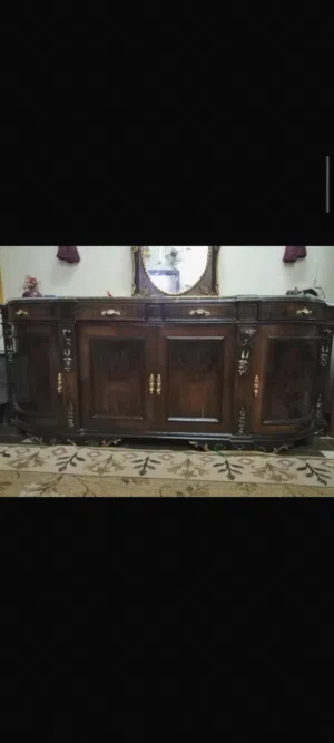 بوفيه أنتيك كبير