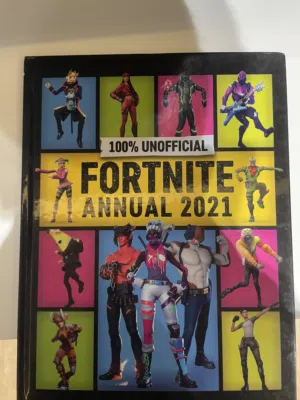 كتاب عن احداث فورتنايت 2021 مسخدم شبه جديد وعليه شمخ بسيط