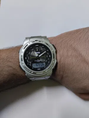 ساعة للبيع عقارب وأرقام