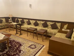 صالون للبيع