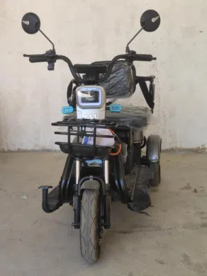 دراجه كهربائية نظيفه بدون اي اعطال او خربات