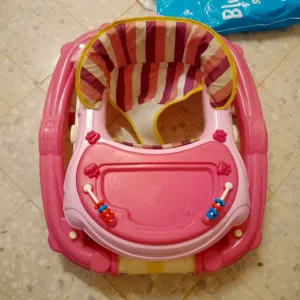 عربايه اطفال بحاله جيده جدا