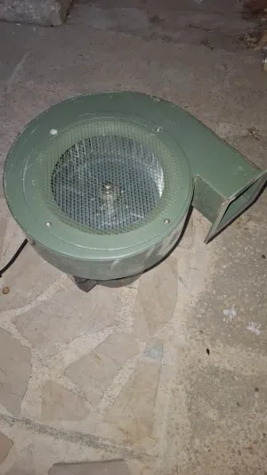 بلوير سحب ودفع هواء (مروحة طرد مركزي) بقوة 0.75 حصان بحالة ممتازة