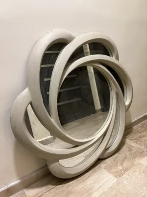 مرآة حائط ديكورية عصرية بتصميم حلقات متداخلة – حالة ممتازة