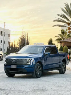 Ford F150 lightning Lariat 2022 for sale  فورد f150  الكهربائي للبيع و قابل للبدل
