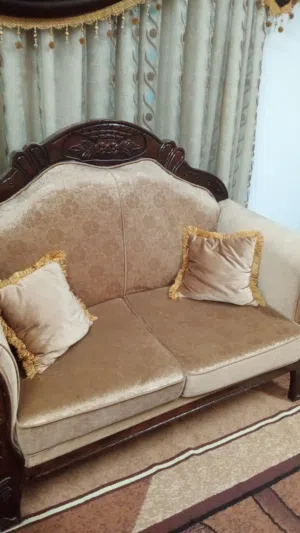 طقم كنب 7 مقاعد للبيع ماشاء لله عليه