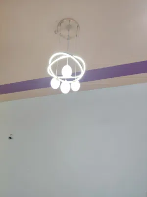ثريات وبرانكيت كلش نضيفات استعمال جدا قليل