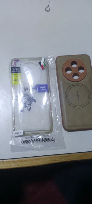 جهاز تكنو 30 C الجيجات 128 جيجا الرامات 12 رام حاله البيع مكسور طرف الشاشه من فوق لا يؤثر على اللمس