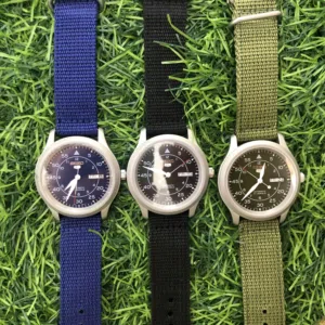 Seiko 5 Military dail watch. original automatic. Japan made. size 39. super clean. no scratch.