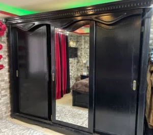 غرفه نوم للبيع خشب زان بدون فرشه