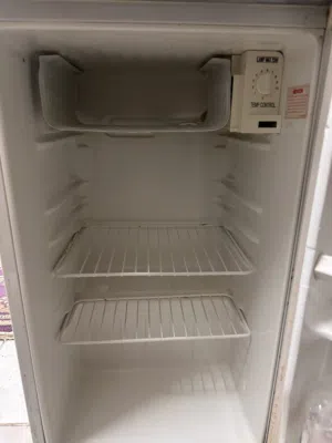ثلاجة بحالة ممتازة