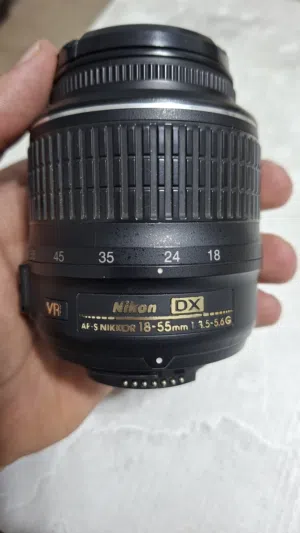 عدسة Nikon 18-55mm VR أصلية مع Auto Focus ومانع اهتزاز – بحالة ممتازة
