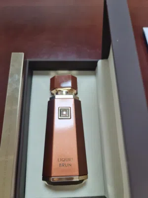 عطر شبه جديد فقط تم استخدام 3 رشات منه وثبات وفوحان يدوم ساعات