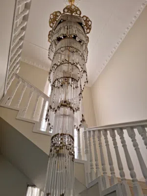 ثريا سقف الدرج