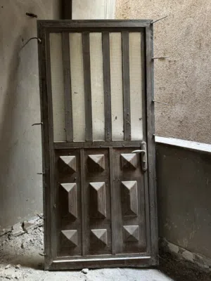 باب حديد تفصيل ثقيل مطلوب في 70