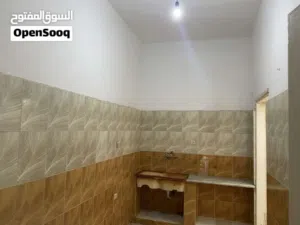 شقه الايجار شارع طرابلس 3 غرف وحمام ومطبخ وزوز بلكونات
