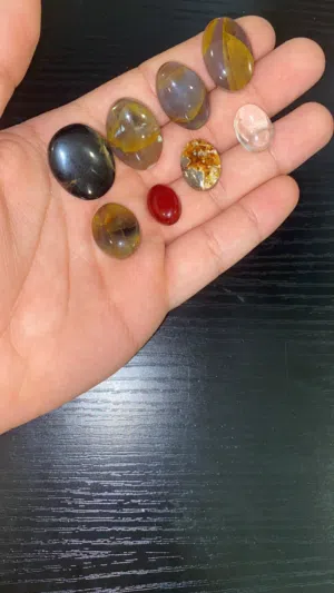 احجار متنوعه