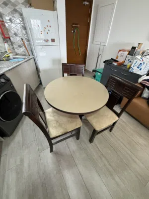 Round Dinning table