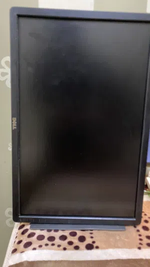 شاشه ديل  dell شغاله أمورها طيبه ما فيها أي اعطال تلف 270 درجه و تشغل  60hz FHD