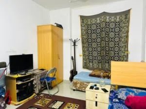 FURNISHED BED SPACE WITH ATTACHED BATHROOM AND KITCHEN