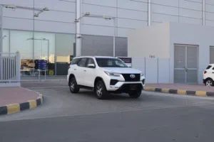 Toyota fortuner 2023 Gcc V4 original paint Accident free   52000 km onتويوتا فورتشنر خليجي صبغ وكاله