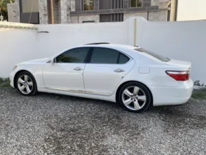 Used Lexus LS in Al Batinah