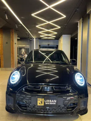 Mini Cooper 2026 لون أسود تجهيزات مميزة وحالة ممتازة