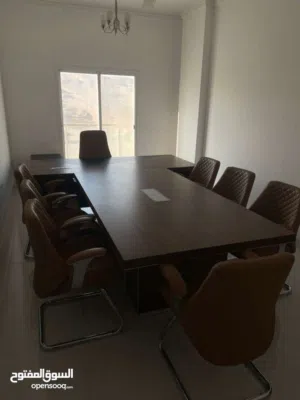 أثاث مكتبي للبيع بحالة ممتازة