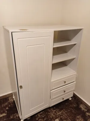 خزانة ملابس للبيع