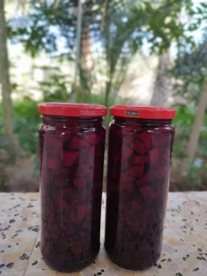 للبيع مخلل شمندر من صنع أيادي عمانية