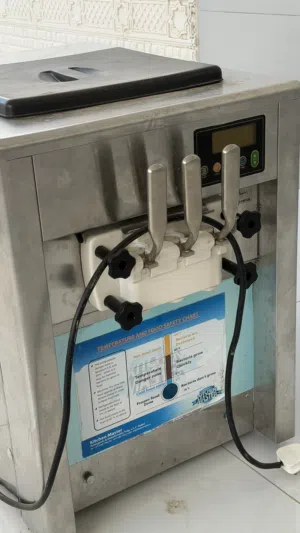 ماكينة آيس كريم للبيع أو للإيجار