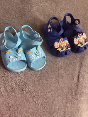 شوزات اطفال متوفر 3 قطع