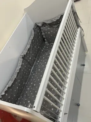 سرير بيبي و مقعد طعام