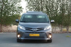 الدفع الرباعي تويوتا سيينا  رمادي اللون2018 نظيفه وللبيع فقط  Seinna XLE AWD 2018